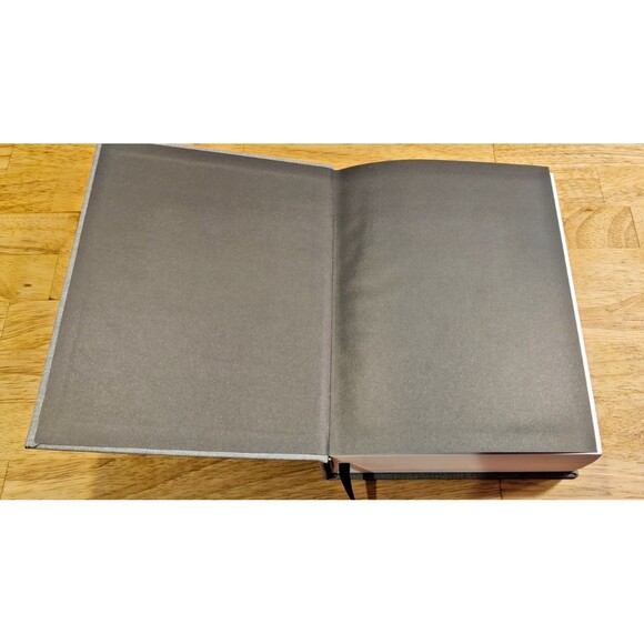 The Jesus Bible, NIV Edition, Cloth over Board, Gray Linen, Zondervan Bibles - Picture 6 of 11